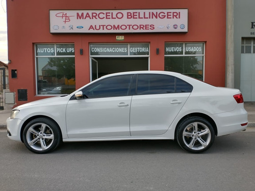 Imagen 2 de 15 de Volkswagen Vento Luxury 2.5 Tiptronic