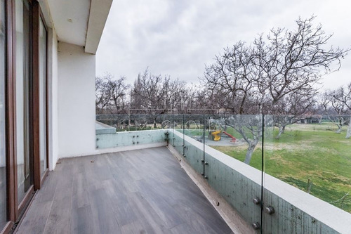 Casa En Venta De 6d/5b En Colina