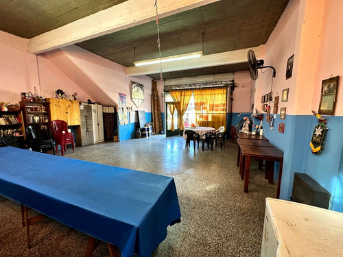 Casa Con Locales En Venta En Rafael Calzada