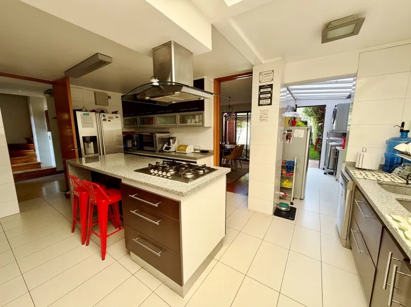 Imagen 3 de 16 de En Condominio-se Vende Linda Casa En San Carlos De Apoq.