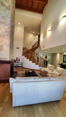 Hermosa Casa, Unica, Sobre Schmidl, Barrio Naon