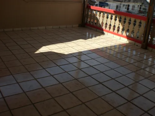 Dois Sobrados No Mesmo Terreno, Total De Cinco Quartos, Cômodos Amplos, 303m² De Área Construída