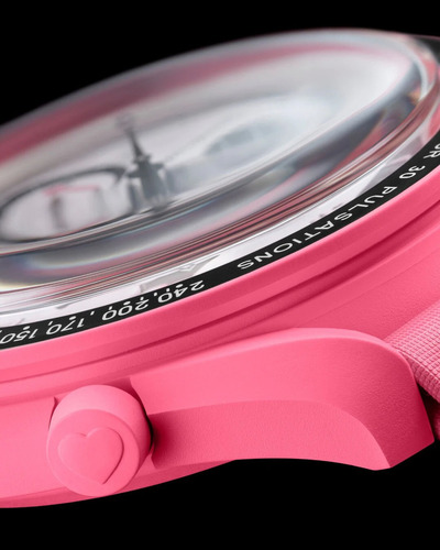 Relógio Omega Swatch Mission To The Pink Moon, pulseira rosa, moldura rosa, fundo rosa