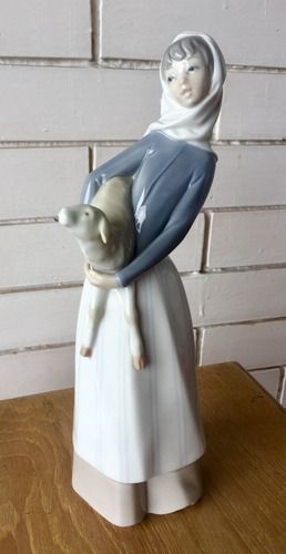 Figura Mujer Con Oveja Porcelana De Lladro