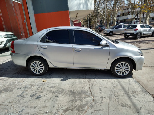 Imagen 5 de 10 de Toyota Etios Xls 4p 2015