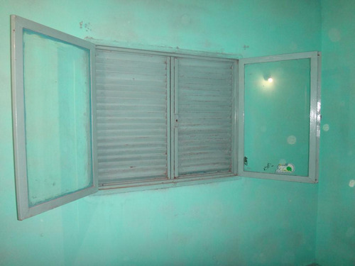 Casa De 2 Dormitorios En Zona Industrial, Cocina Comedor, Baño, Lavadero Patio De 240 M2 Con Galpón Parabólico De 100 M2 (ideal Taller /depósito). Terreno De 10 X 38 Orientado Al Norte.