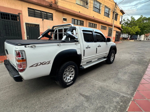 Mazda Bt-50 2.5 4x4 Diésel Mecánica Full Equipo