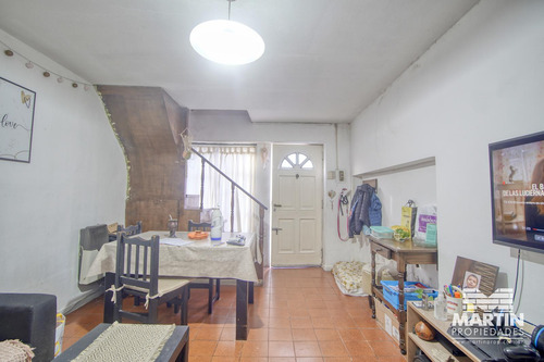 Casa Ph 3 Dptos De 2 Ambientes Cada Uno, Excelente Ubicacion 4 Cuadras De Av.