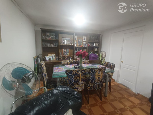 Casa Esquina En Venta De 5 Dorm. En Estación Central,