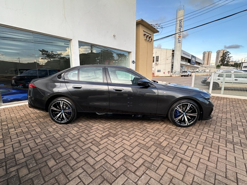 BMW i5 M60