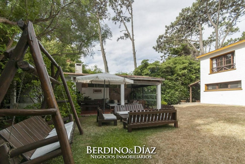 Casa En Venta En Pinares- Ref: 589