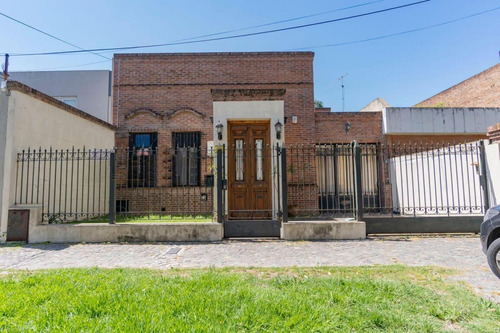 Casa 4 Amb. C/pileta, Parque Y Parrilla - Banfield.