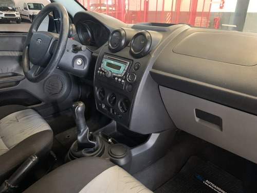 Imagen 14 de 15 de Ford Fiesta Ambiente