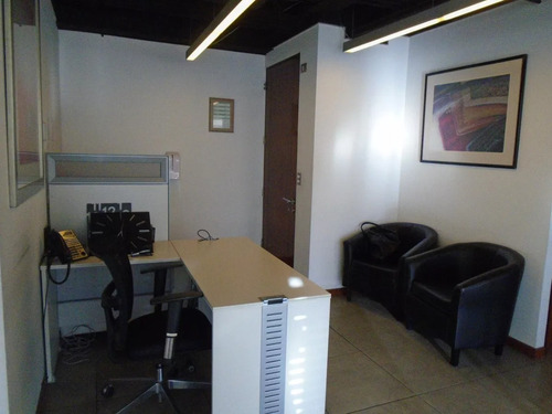 Tranqueras- Las Condes 110 M2 Con 7 Privados Y 3 Baños