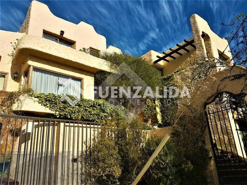 Casa En Venta De 5 Dorm. En Viña Del Mar