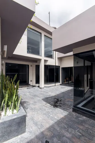 Casa En Venta En Calatrava. Cod V5907