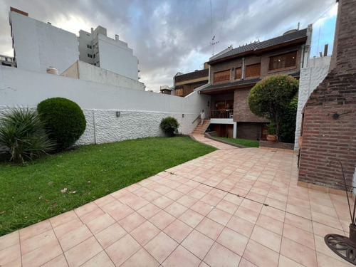 Venta Casa 5 Ambientes Jardin Y Cochera Playroom