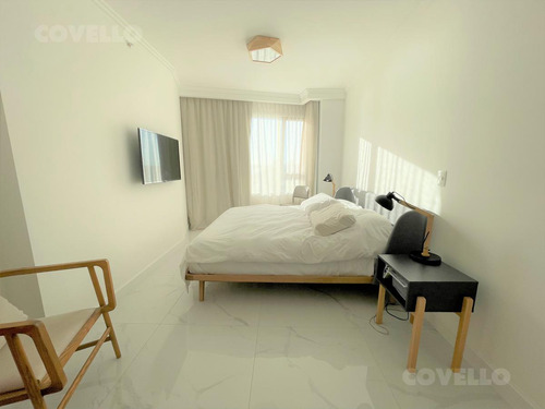 Apartamento En Alquiler En Torre Con Amenities, 2 Dormitorios En Suite, Cocina Integrada Y Toillette.-