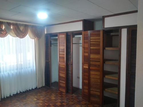 Imagen 3 de 12 de Casa De Habitación A La Venta, Excelente Ubicación.