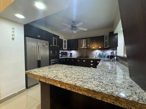 Se Vende Townhouse 168m2 Residencia Muralla Alta Urb. Los Mangos Cod 259787