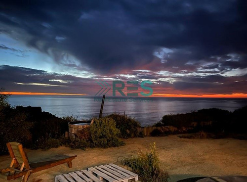 Casa En Venta De 3 Dorm. En Algarrobo