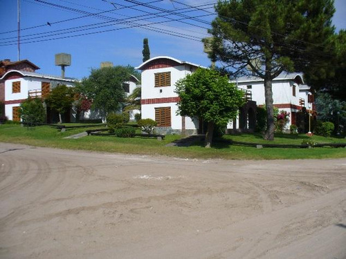 Alquiler Casa 3 Amb - Cochera/parrilla/jardin - Av 4 Y 136