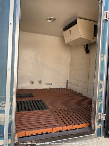 Imagem 4 de 9 de Bau P/ Iveco