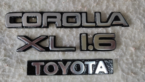 Kit Emblema Toyota Corolla Xl Aluminio Generico Sin Adhesivo