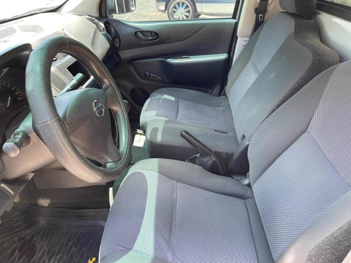 Imagen 9 de 11 de Nissan Np300 2.5 Estacas Dh Aa Mt 2016