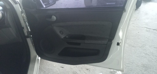Imagem 8 de 12 de Ford Fiesta 2014 Hatch Se 1.0 Flex Completo - Novo
