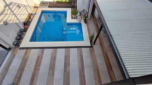 Venta Casa 4 Ambientes Villa Luzuriaga- Permuta !!