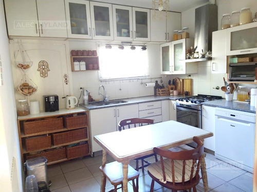 Casa 5 Ambientes En Venta - Mart.-vias/santa Fe