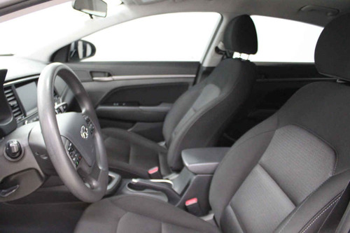 Imagen 10 de 15 de Hyundai Elantra 2017 4 Cilindros