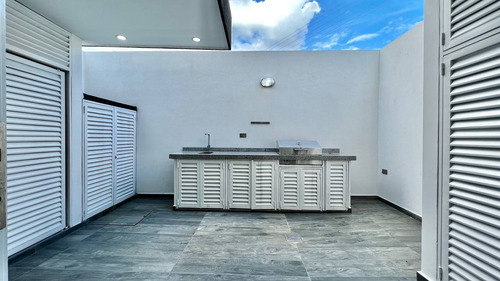 Imagen 11 de 15 de Moderna Casa Urb California Suite