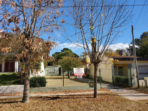 Casa Sola En El Lote