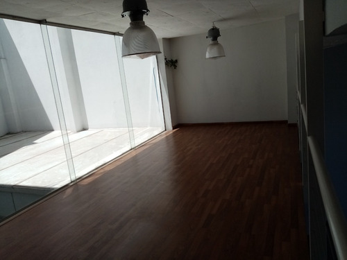 Local Comercial Sobre Av. Italia. Excelente Estado