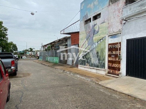 Alquiler Cocheras Sobre Champagnat Entre Ruta 8 Y J.p Varela