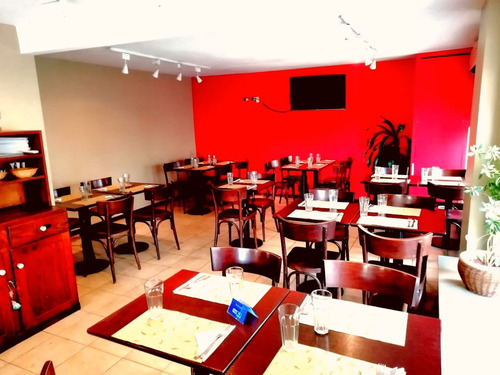 Imagen 2 de 3 de Bar Cafe Restaurante En Esquina