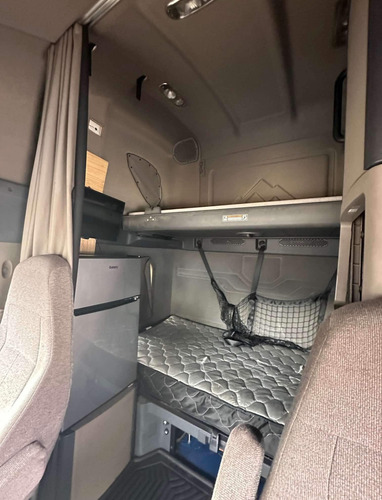 Freightliner Cascadia Evolution 2017 13 Velocidades Manual.