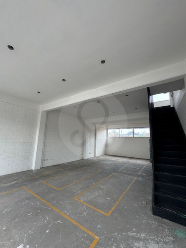 Edificio En Venta En Viveros De La Loma