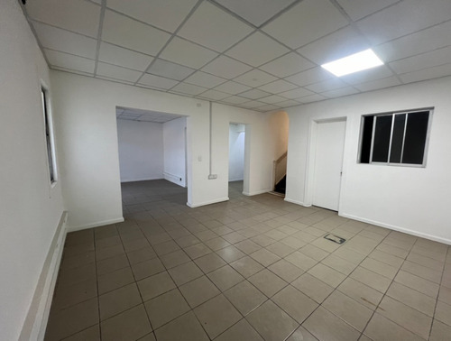Se Arrienda Bodega Con Amplias Oficinas