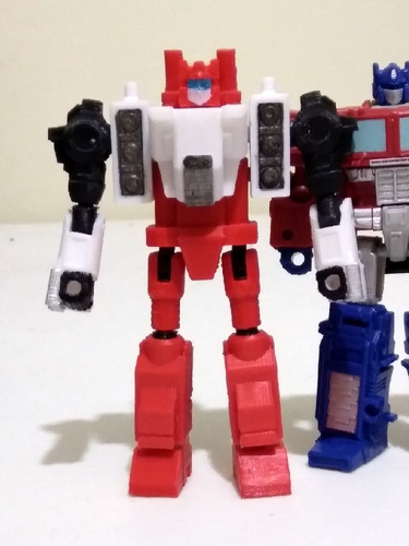 Imagen 1 de 3 de Transformers Generations Core Class Sixgun- Arte Plastico