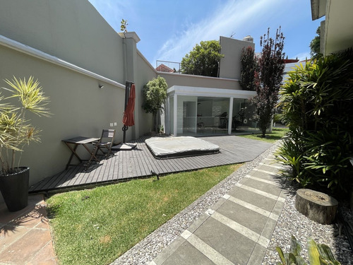 Espectacular Casa Con Excelente Ubicación En La Mejor Zona De La Herradura