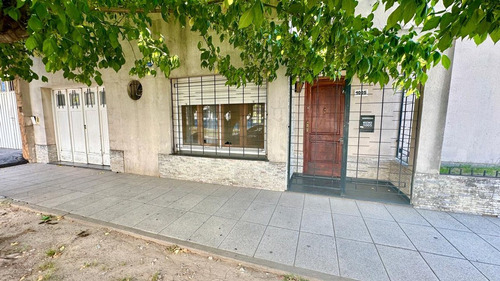 Casa 4 Amb En Venta En Bernal Oeste Patio Terraza