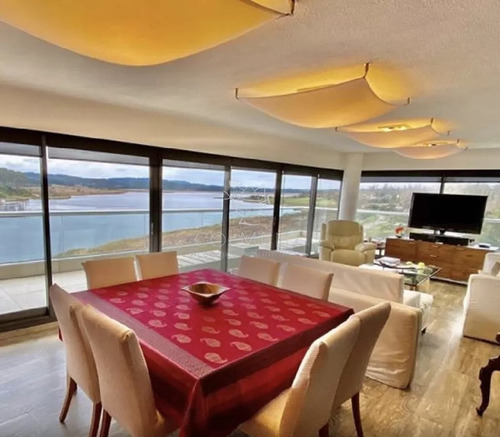 Apartamento Penthouse En Venta Con Vista Tres Dormitorios