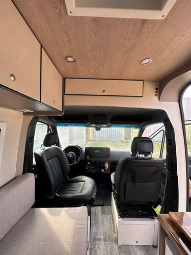 Motorhome Home Rolling Equipamiento Sobre Furgon.