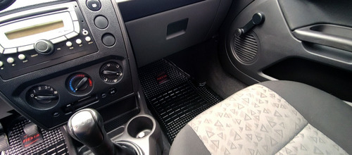 Imagen 20 de 25 de Ford Fiesta Max One Ambiente Plus Año 2012