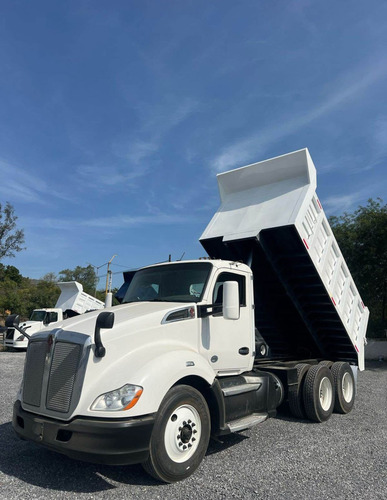 Volteo De 14 Metros Kenworth T-680 2016