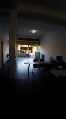 Loja De 90m², A Loja Possui Um Banheiro E Um Cômodo. - 2321