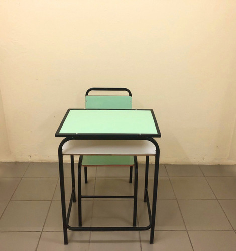 Imagem 4 de 4 de Carteira E Cadeira Escolar Conjunto Lousa Multi Lamin. Verde